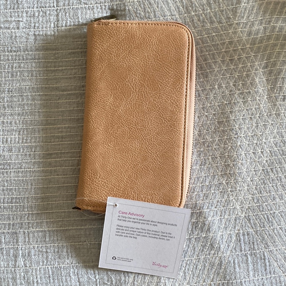 NIP All About the Benjamin’s Wallet by Thirty One in Camel Distressed Pebble